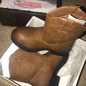 Boys boots